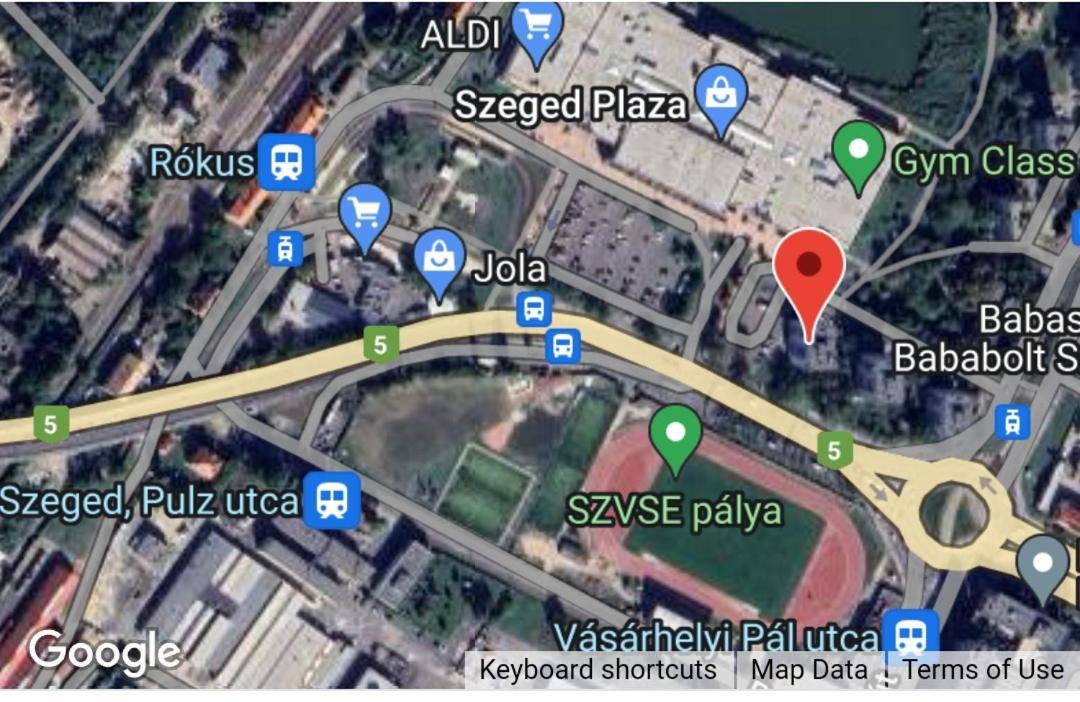 2 bedroom apartment near Szeged Plaza Buitenkant foto